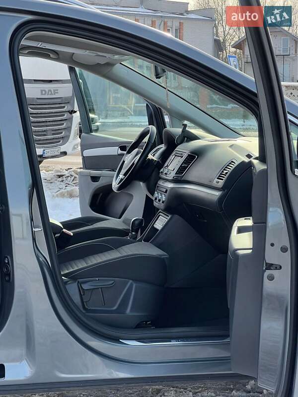 Мінівен Volkswagen Sharan 2016 в Житомирі