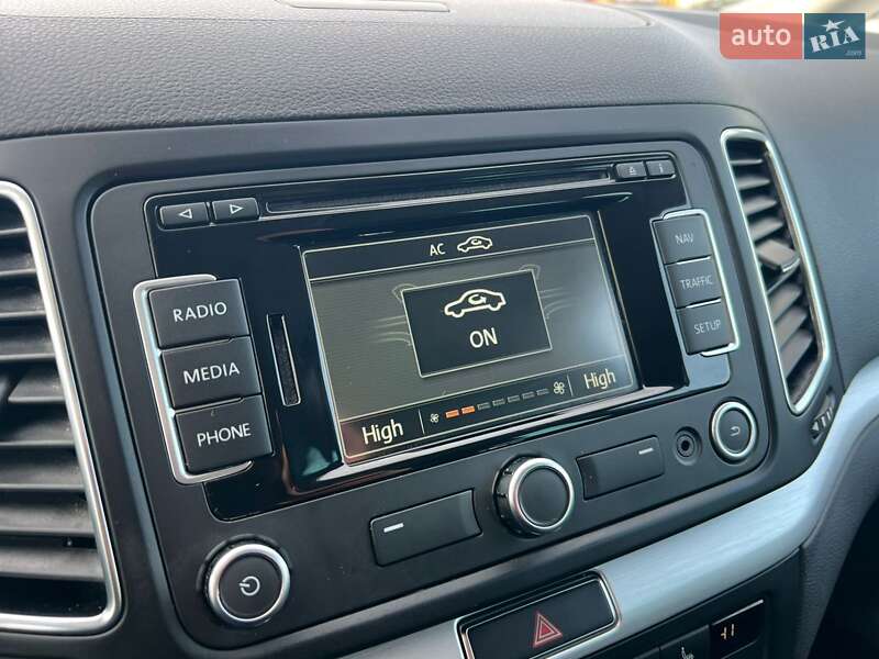Мінівен Volkswagen Sharan 2016 в Житомирі