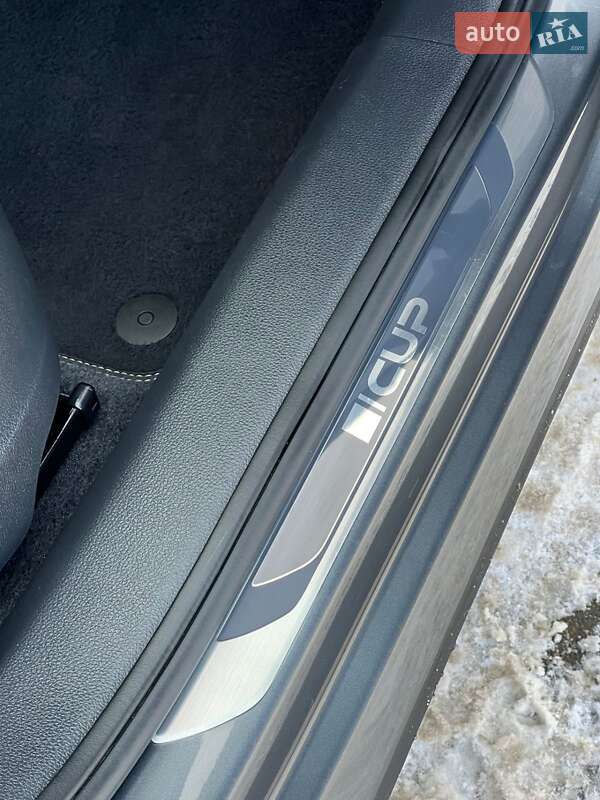 Мінівен Volkswagen Sharan 2016 в Житомирі