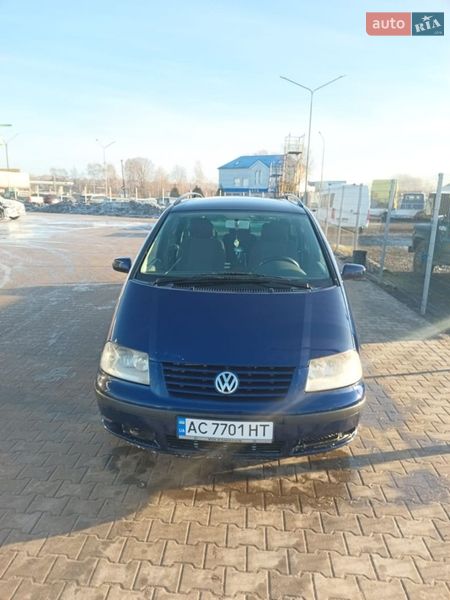 Минивэн Volkswagen Sharan 2001 в Нововолынске