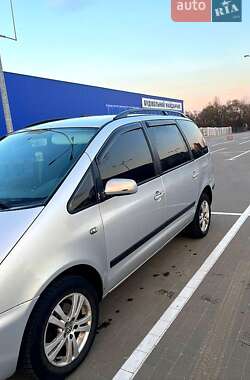 Минивэн Volkswagen Sharan 2001 в Ромнах