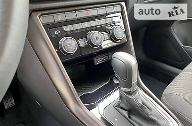 Позашляховик / Кросовер Volkswagen T-Roc 2019 в 