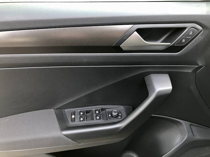 Позашляховик / Кросовер Volkswagen T-Roc 2019 в Києві