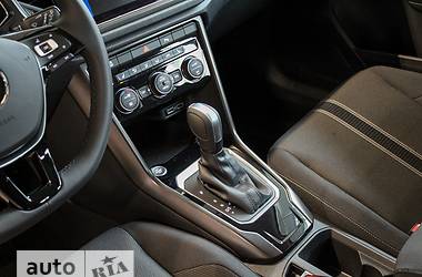 Позашляховик / Кросовер Volkswagen T-Roc 2019 в 