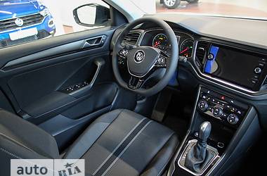 Позашляховик / Кросовер Volkswagen T-Roc 2019 в 