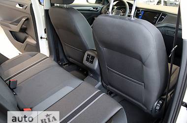 Позашляховик / Кросовер Volkswagen T-Roc 2019 в 
