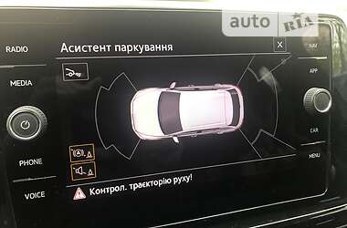 Внедорожник / Кроссовер Volkswagen T-Roc 2022 в 