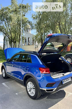Позашляховик / Кросовер Volkswagen T-Roc 2021 в Києві