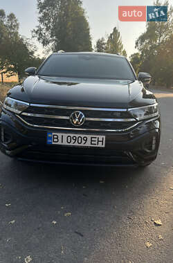 Внедорожник / Кроссовер Volkswagen T-Roc 2022 в 