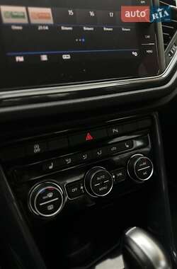 Внедорожник / Кроссовер Volkswagen T-Roc 2019 в 