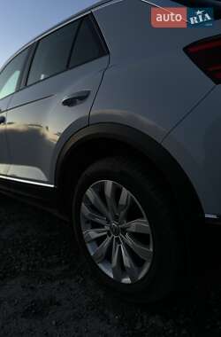 Внедорожник / Кроссовер Volkswagen T-Roc 2019 в 