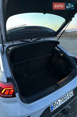 Внедорожник / Кроссовер Volkswagen T-Roc 2019 в 