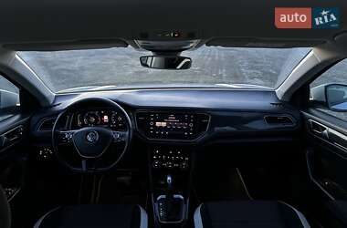Внедорожник / Кроссовер Volkswagen T-Roc 2019 в 