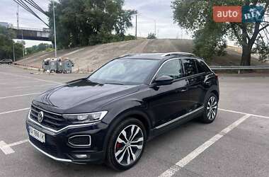 Внедорожник / Кроссовер Volkswagen T-Roc 2017 в Киеве