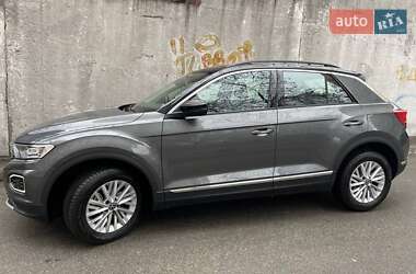 Позашляховик / Кросовер Volkswagen T-Roc 2021 в Києві