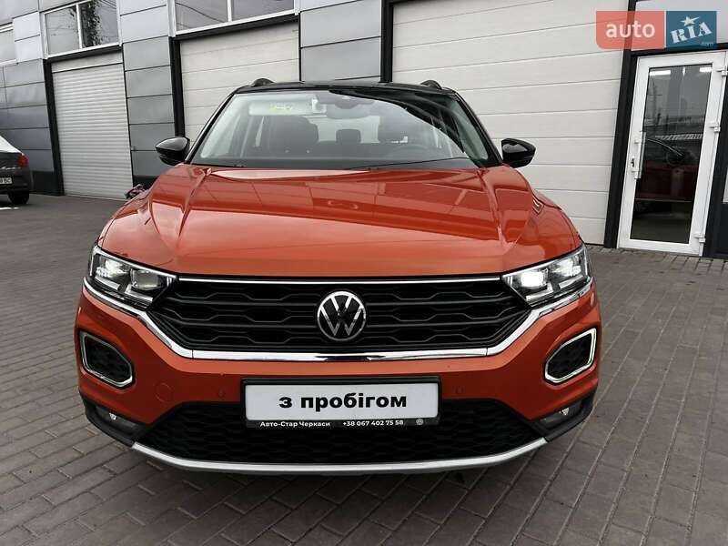 Внедорожник / Кроссовер Volkswagen T-Roc 2020 в 