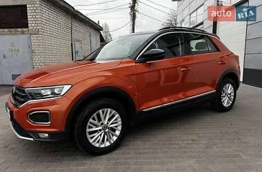 Внедорожник / Кроссовер Volkswagen T-Roc 2020 в 