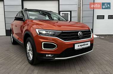 Внедорожник / Кроссовер Volkswagen T-Roc 2020 в 