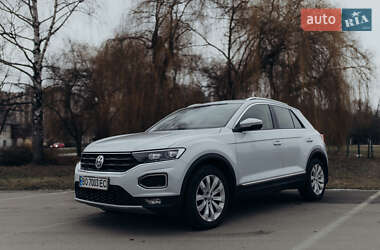 Внедорожник / Кроссовер Volkswagen T-Roc 2019 в 