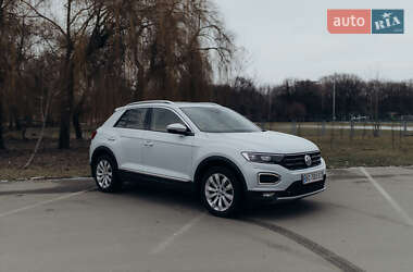 Внедорожник / Кроссовер Volkswagen T-Roc 2019 в 