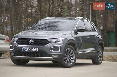 Внедорожник / Кроссовер Volkswagen T-Roc 2021 в 