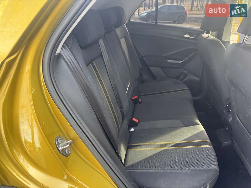 Внедорожник / Кроссовер Volkswagen T-Roc 2019 в Киеве