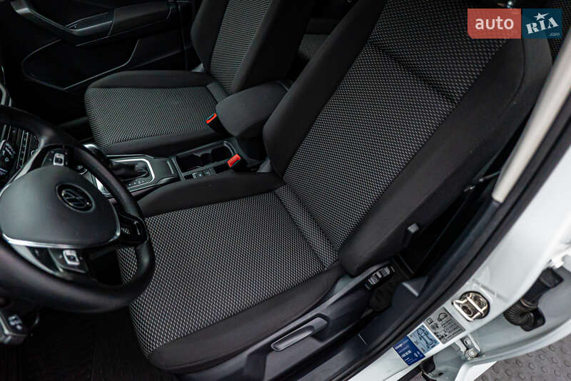 Позашляховик / Кросовер Volkswagen T-Roc 2021 в Києві