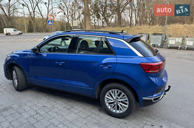 Внедорожник / Кроссовер Volkswagen T-Roc 2018 в 