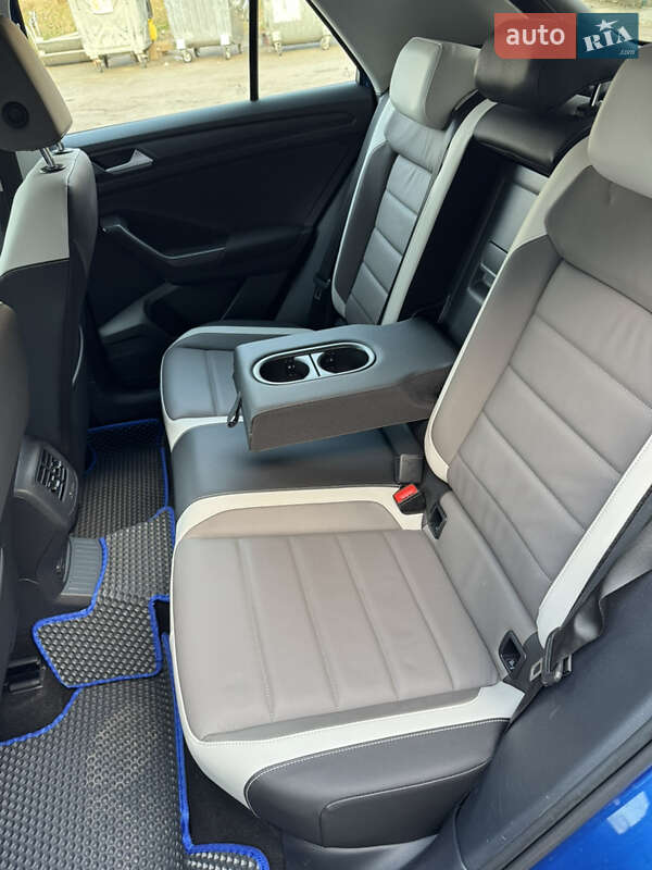Внедорожник / Кроссовер Volkswagen T-Roc 2018 в Ровно