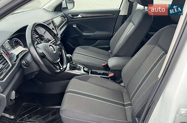 Позашляховик / Кросовер Volkswagen T-Roc 2019 в 