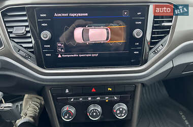 Позашляховик / Кросовер Volkswagen T-Roc 2019 в 