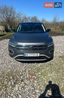 Позашляховик / Кросовер Volkswagen T-Roc 2022 в 