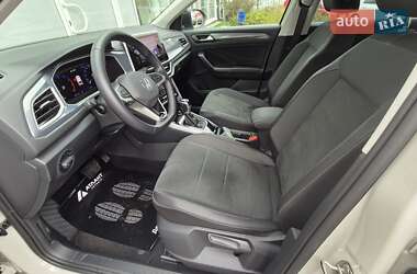 Позашляховик / Кросовер Volkswagen T-Roc 2024 в 