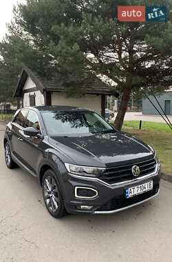 Внедорожник / Кроссовер Volkswagen T-Roc 2018 в 