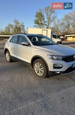 Внедорожник / Кроссовер Volkswagen T-Roc 2019 в 