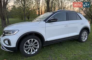 Позашляховик / Кросовер Volkswagen T-Roc 2022 в 