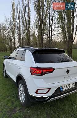 Позашляховик / Кросовер Volkswagen T-Roc 2022 в 