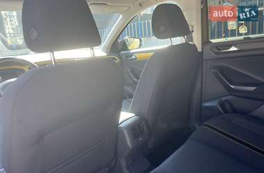 Позашляховик / Кросовер Volkswagen T-Roc 2019 в 