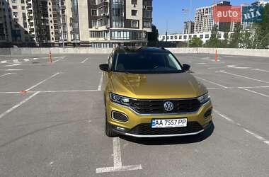 Позашляховик / Кросовер Volkswagen T-Roc 2019 в 