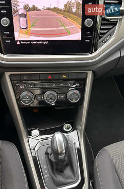 Внедорожник / Кроссовер Volkswagen T-Roc 2021 в 