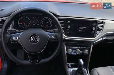 Позашляховик / Кросовер Volkswagen T-Roc 2021 в 