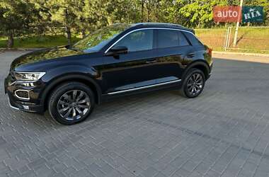 Внедорожник / Кроссовер Volkswagen T-Roc 2021 в 