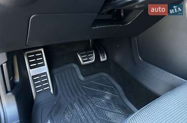 Внедорожник / Кроссовер Volkswagen T-Roc 2021 в 