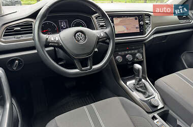 Позашляховик / Кросовер Volkswagen T-Roc 2019 в 