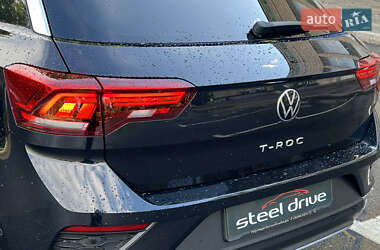 Позашляховик / Кросовер Volkswagen T-Roc 2021 в 