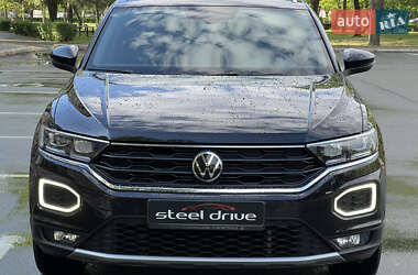 Позашляховик / Кросовер Volkswagen T-Roc 2021 в 