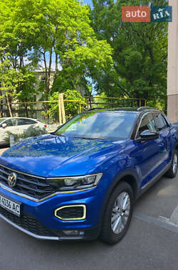 Внедорожник / Кроссовер Volkswagen T-Roc 2019 в 