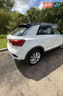 Внедорожник / Кроссовер Volkswagen T-Roc 2021 в 