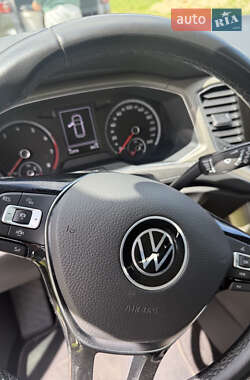 Внедорожник / Кроссовер Volkswagen T-Roc 2021 в 