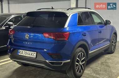 Позашляховик / Кросовер Volkswagen T-Roc 2019 в 